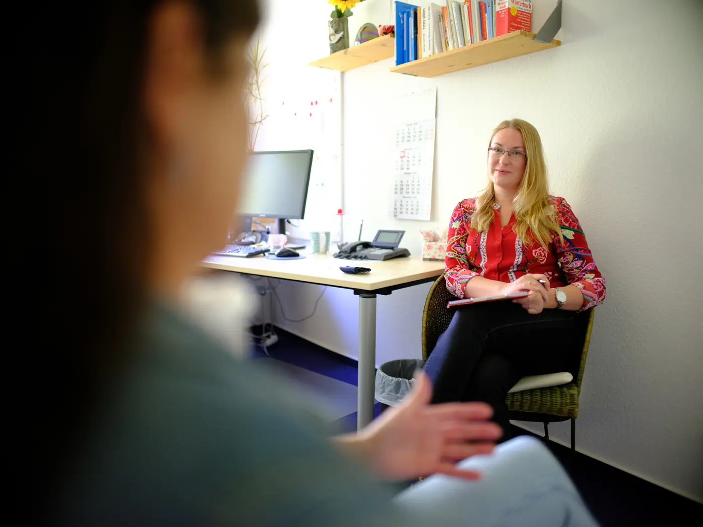 Therapiegespräch zwischen Ärztin und Patientin 